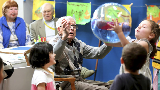 Old People's Home for Four Year Olds gets preschoolers to interact with the residents of a retirement home. 