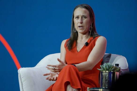 23andme founder Anne Wojcicki has stood down as chief executive. She plans to make a bid to buy the company.