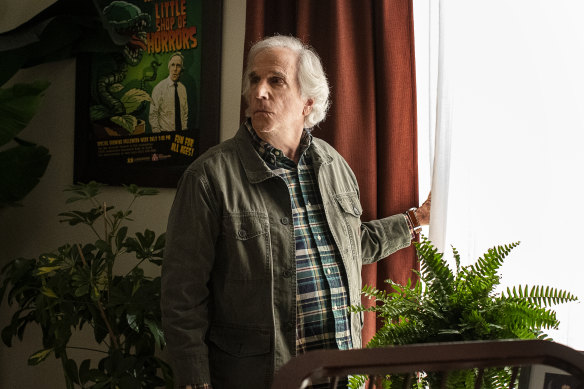 While trailing a target, Barry is led to the acting class run by Gene Cousineau (Henry Winkler).