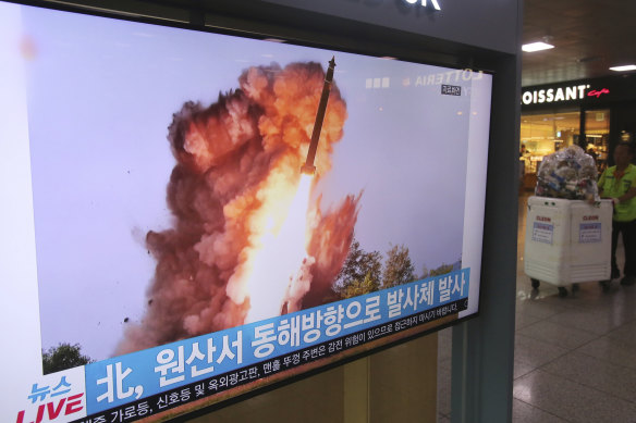 A TV shows a file image ofa  North Korean missile launch during a news program at Seoul Railway Station in South Korea.
