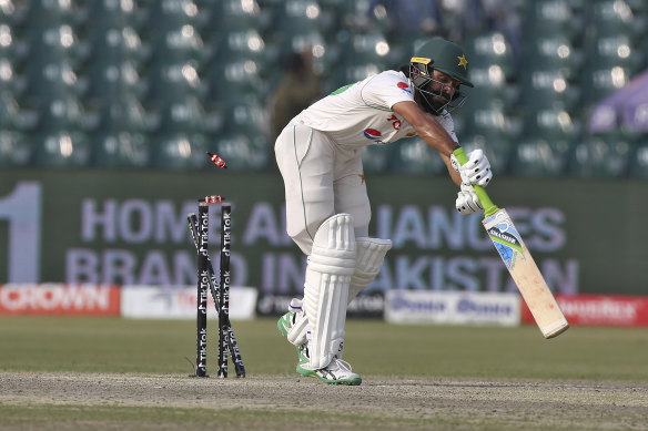 Fawad Alam’s exit at the hands of Mitchell Starc was the first of seven wickets to go down for 20 runs in 61 balls.