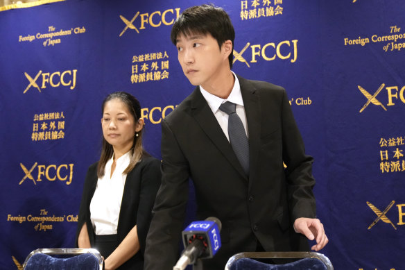 Chiang Hung-chieh, the former husband of Ai Fukuhara, at a press conference in Tokyo last week. 
