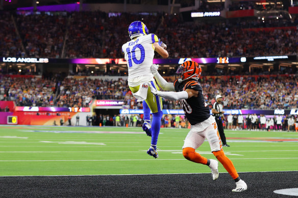 Cooper Kupp #10 of the Los Angeles Rams makes a touchdown catch over Eli Apple #20 of the Cincinnati Bengals.