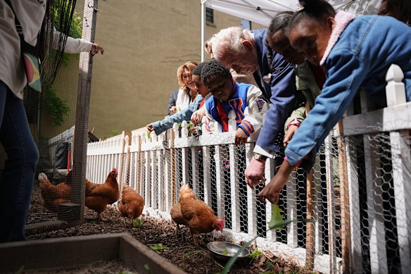 Il re ha anche incontrato gli scolari durante un evento ad Harlem, New York.