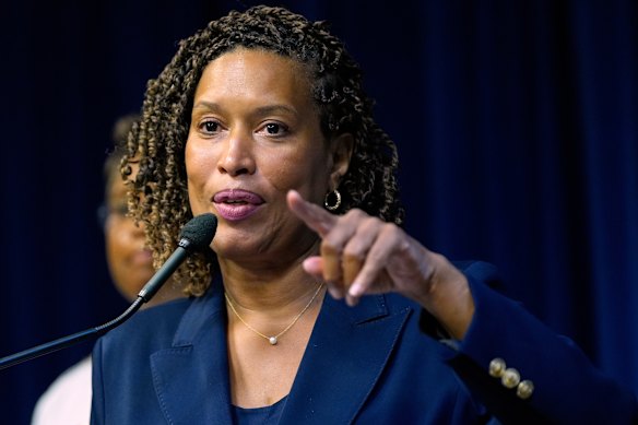 Walikota Washington DC Muriel Bowser membalas Trump, mengatakan kejahatan kekerasan berada pada level terendah 30 tahun.