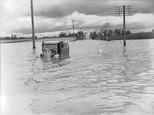 温莎，对洪水并不陌生， 1942 年 10 月。” loading=