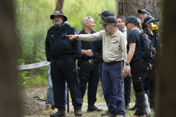 Forensic archaeologist Tony Lowe speaks to NSW Police on Wednesday as they gather to search a site for the remains of William.