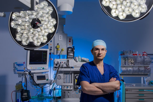 Associate Professor Munjed Al Muderis in his operating room in 2014.