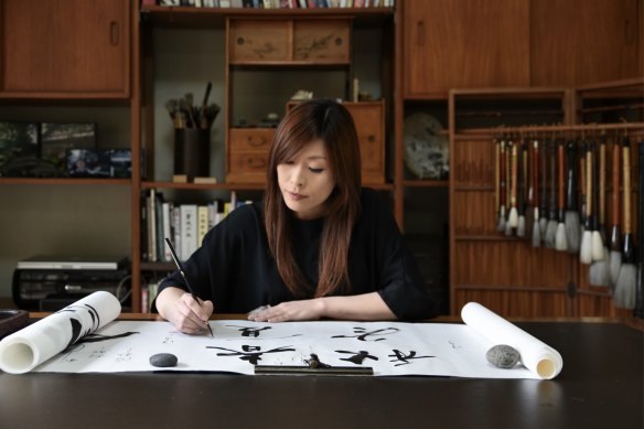 Artist and teacher Junko Azukawa utilises social media to build her audience.