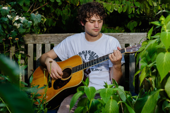 Collaboration remains a key for MJ Lenderman: “I would probably get bored with myself if my own music was the only thing I was doing.″⁣