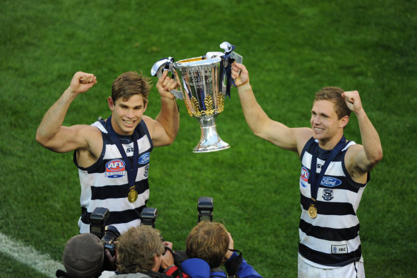 Tom Hawkins and Joel Selwood after the 2011 grand final.