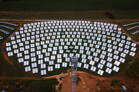 An aerial view of the RayGen Power Plant Carwarp Project in Mildura.