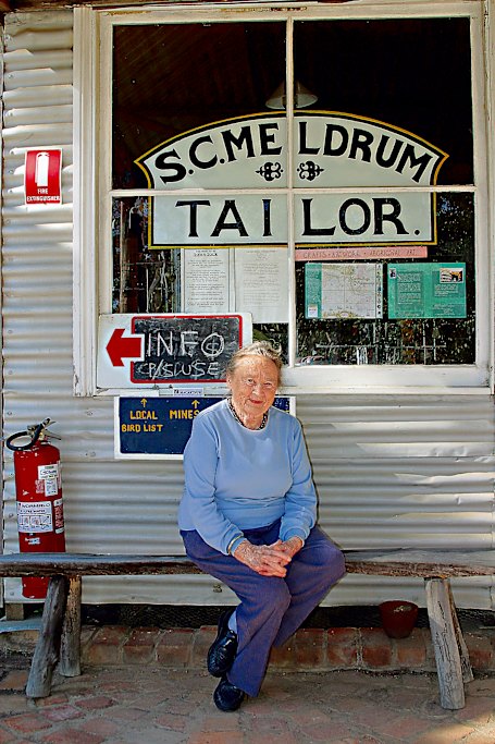 Val Lheude in front of the tailor shop in Yerranderie, 2007.