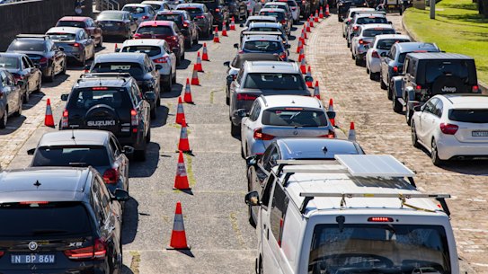 Drivers queue for COVID tests at Bondi Beach ahead of Christmas.