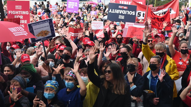 Thousands of workers rally against public sector pay offer