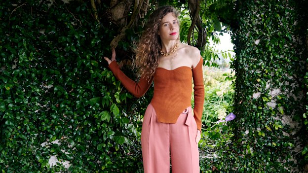 Bianca wears Khaite Maddy top
from Belinda, Bianca Spender pants and Paco Rabbane necklace from Parlour X.