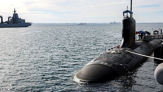 Un sottomarino della classe Virginia, la USS Minnesota, ha attraccato alla HMAS Stirling a Rockingham.