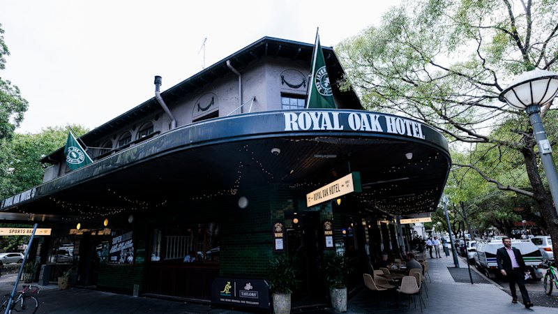 ICAC investigates Double Bay pub meeting linked to two alleged targets