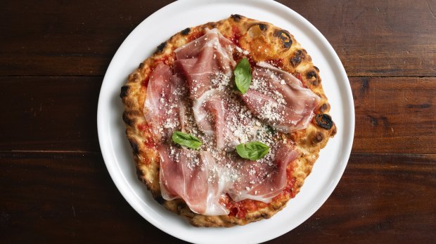 ‘Bloody delicious’: Bet you’ve never had a pizza as dramatically crisp as this, Sydney