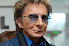 Manilow has cancelled further shows after just one full night back on stage.