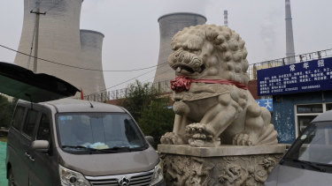 Behind the lion is Beijing Huaneng Thermal Power Plant. The plant shut down the city’s last coal-fired power generation units early in 2017, but due to a shortage of natural gas during the 2017-2018 heating season, it was asked to restart the units. 
