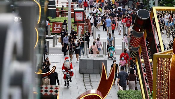 The retail sector is expecting shoppers to get a jump on their spending, ahead of a possible slowdown in 2023. 