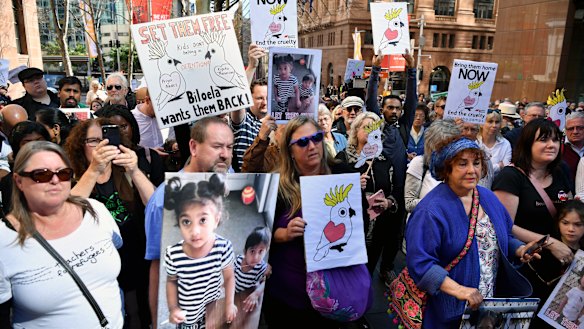 More than a dozen protests were held around Australia on Sunday calling on the government to let a Tamil asylum seeker family stay. 
