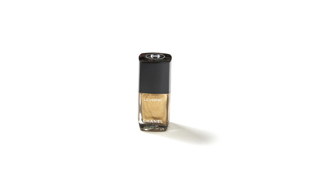 Chanel Longwear Nail Colour in Chaine D’Or.