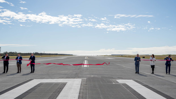 A light-hearted moment as Queensland Governor Paul de Jersey "jumped the gun" on the ribbon cutting.