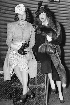 A 16-year-old Gloria Vanderbilt with her aunt Gertrude Vanderbilt Whitney in 1939.