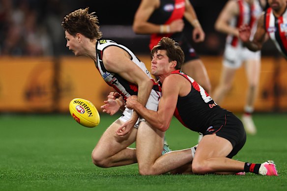 Mattaes Phillipou é falado por Sam Durham.