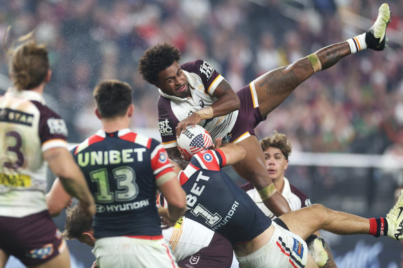 Ezra Mam goes vertical after coliding with James Tedesco.