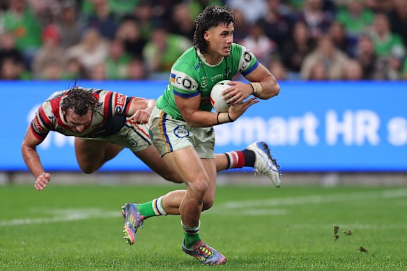 Kaeo Weekes leaves a Rooster defender clutching at thin air.