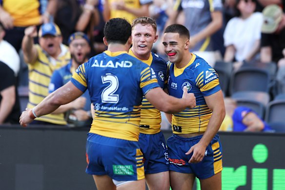 The Eels celebrate a try by Tallyn Da Silva (right).