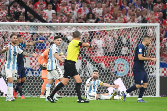 Something? Lionel Messi and Argentina appeal to referee Daniele Orsato.