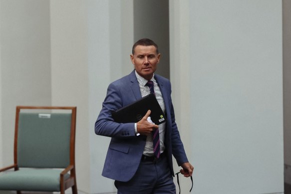 Federal Liberal MP Andrew Laming will quit politics after it was alleged he harassed women online. 