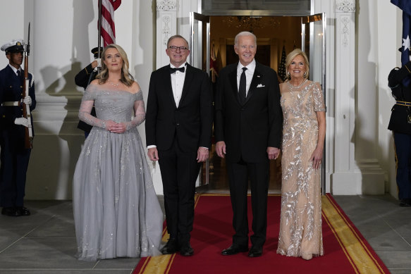 President Joe Biden and first lady Jill Biden welcome Australian Prime Minister Anthony Albanese and his partner Jodie Haydon for a State Dinner at the White House, Wednesday, Oct. 25, 2023, in Washington. (AP Photo/Jacquelyn Martin)