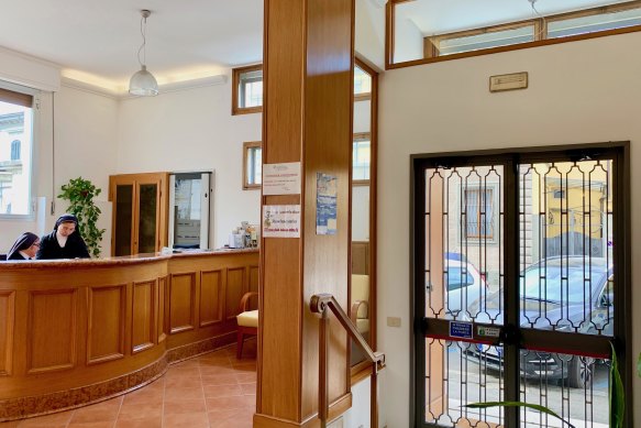 The foyer of Casa per Ferie Madonna del Rosario.