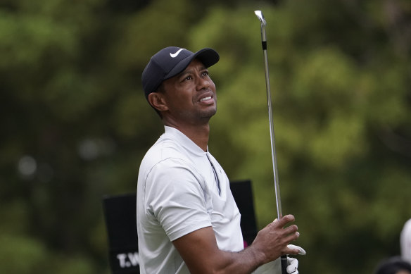 Tiger Woods watches his teeshot on the 16th.