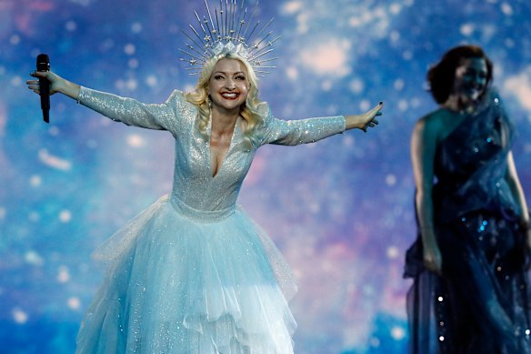 Kate Miller-Heidke soars at Eurovision in 2019.