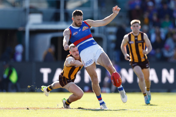 Marcus Bontempelli is tackled by James Worpel.