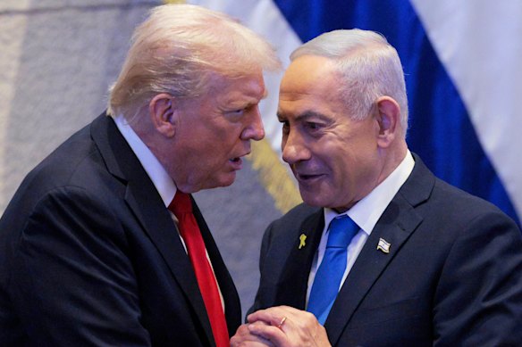 Donald Trump e il primo ministro israeliano Benjamin Netanyahu alla Knesset, il parlamento israeliano, nell'ottobre dello scorso anno.