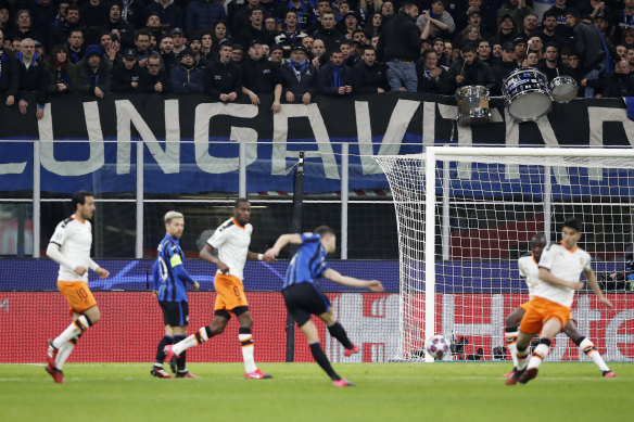 The first leg of Atalanta's Champions League clash with Valencia was played in front of fans at the San Siro.