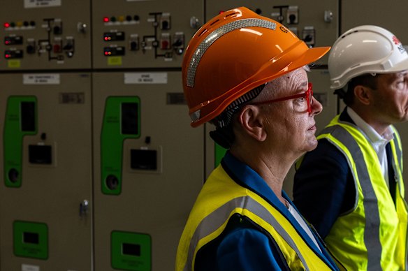 تحديثات حية عن حرب الولايات المتحدة وإيران: إصابة صحفي ومصور في ضربة إسرائيلية؛ البنتاغون يريد 200 مليار دولار للحرب؛ رئيس الوزراء يؤسس فريق عمل لتوريد الوقود