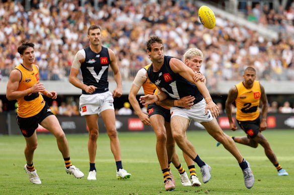 Ben King of Victoria and Rory Lobb of Western Australia in action.