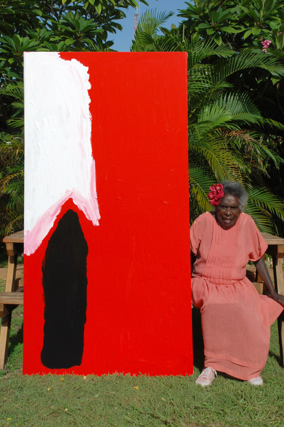 Gabori with one of her monumental works, Dibirdibi Country, 2009. 