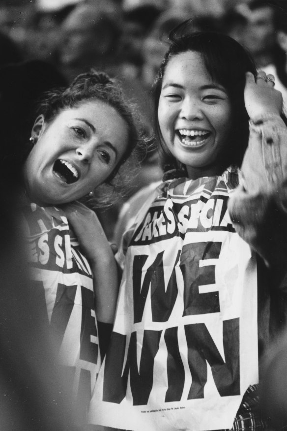 Joanne Hales and Yosline Kondo at the Olympic Bid announcement in Circular Quay Sydney on September 23, 1993.
