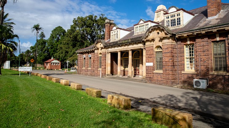 smh.com.au - Angus Thomson - Independent team to oversee troubled Cumberland Hospital