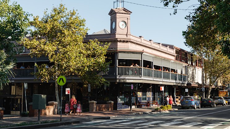 smh.com.au - Carolyn Cummins - Hotel giant swoops on two popular Sydney pubs in $90m deal