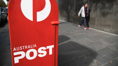 Australia Post boss defends $170,000 bonuses for highly paid staff